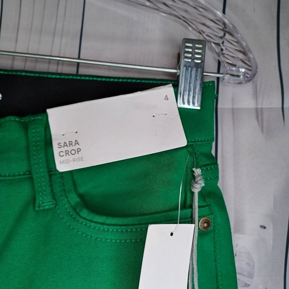 Liz Claiborne Sara Mid-Rise Crop Pants - Picture 5 of 14